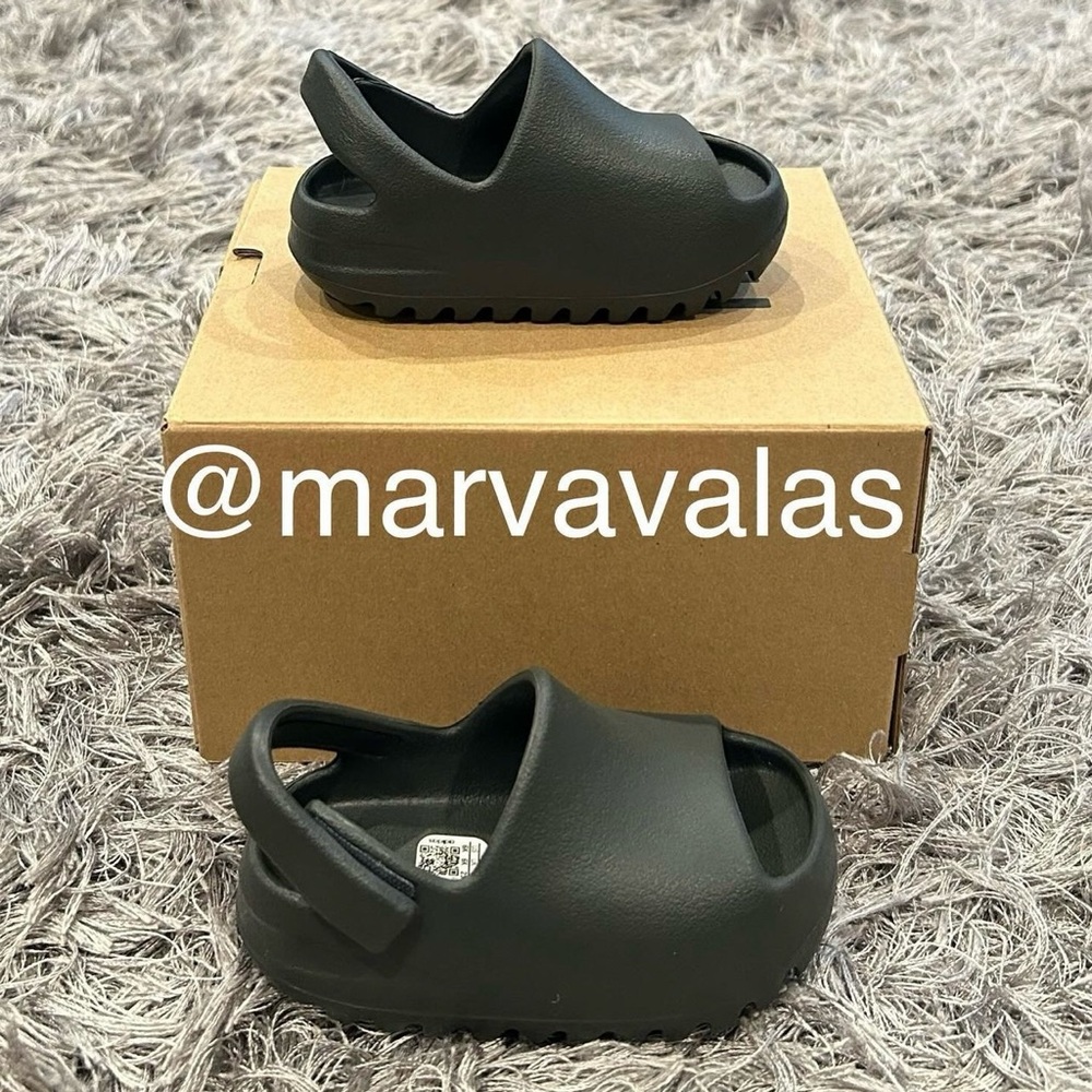 Yeezy Slide Dark Onyx. Infant 6K